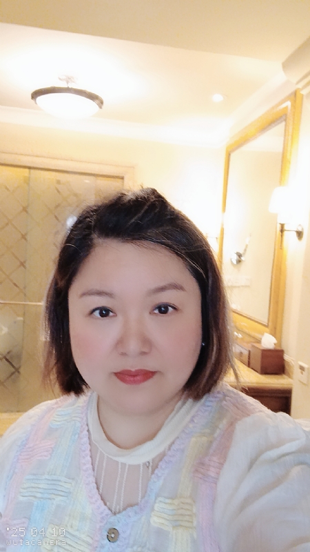衎静玲瓏的第一张照片--西藏闪婚服务中心